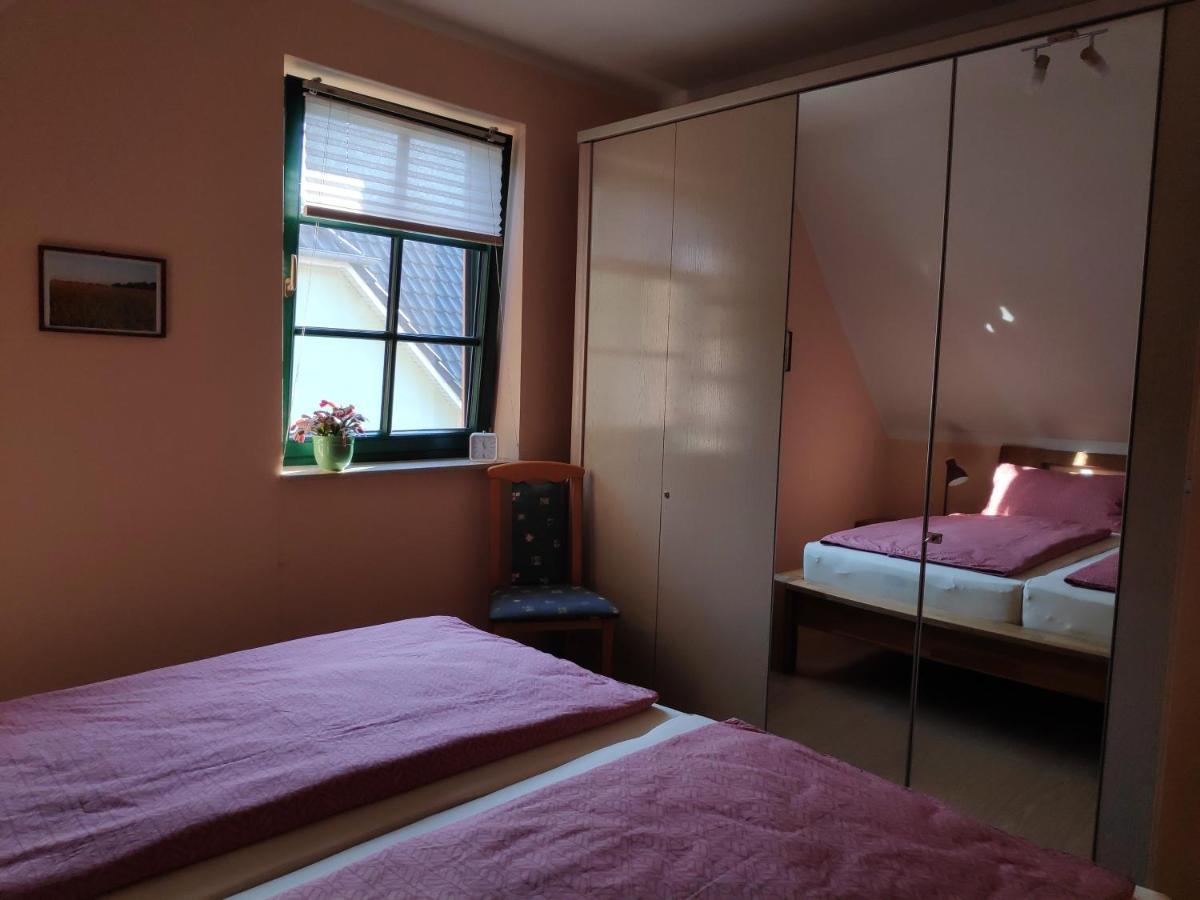 Ferienwohnung Thum ヴストロ エクステリア 写真