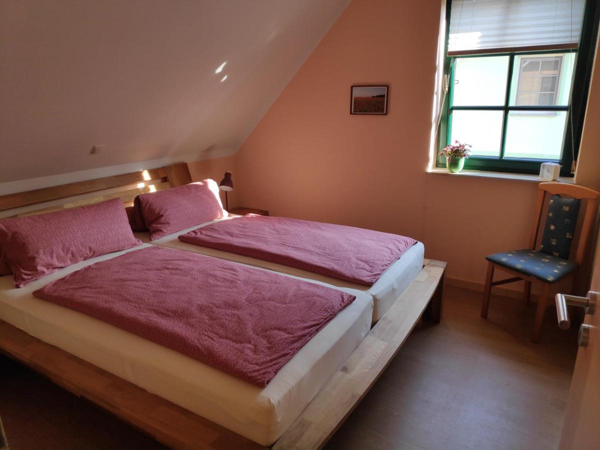 Ferienwohnung Thum ヴストロ エクステリア 写真