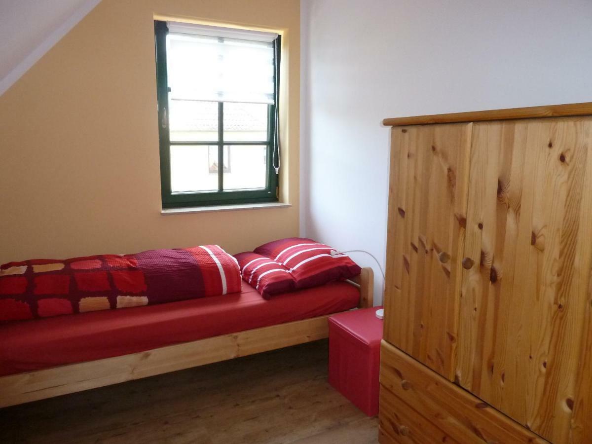 Ferienwohnung Thum ヴストロ エクステリア 写真